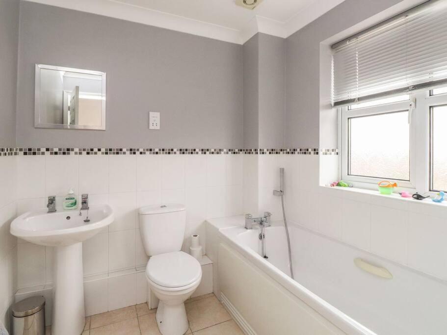 Stunning Seaviews - Beach House - Jacuzzi Bath Tub Littlestone-on-Sea Exterior photo
